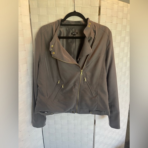 APT 9 Jacket - Picture 1 of 9